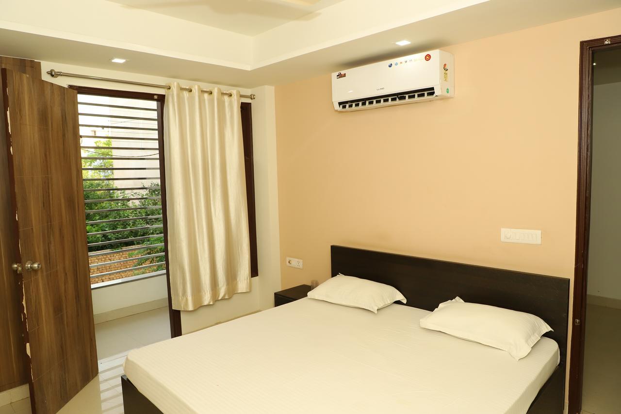 Braj Villas Vrindavan Bagian luar foto