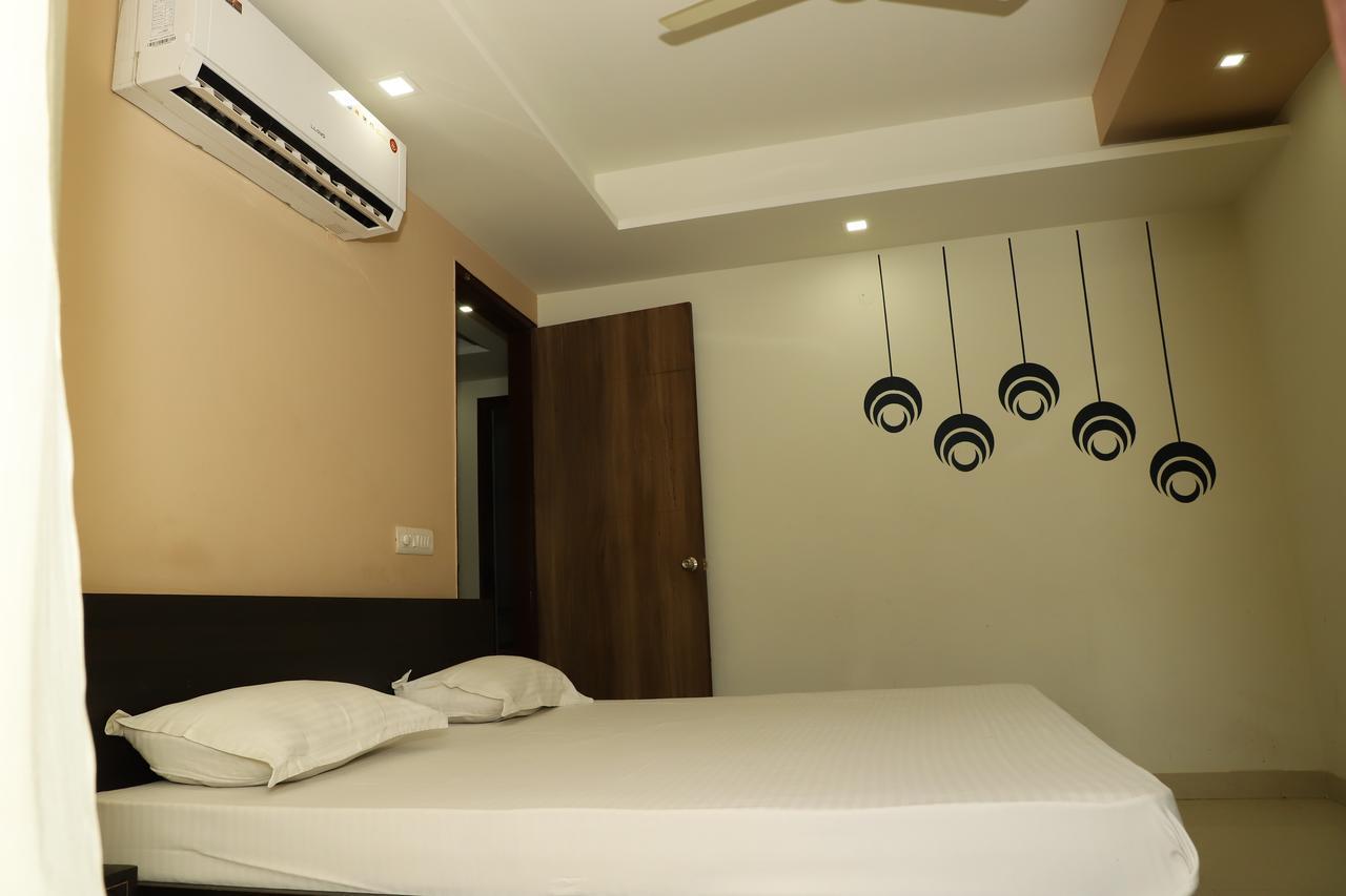 Braj Villas Vrindavan Bagian luar foto