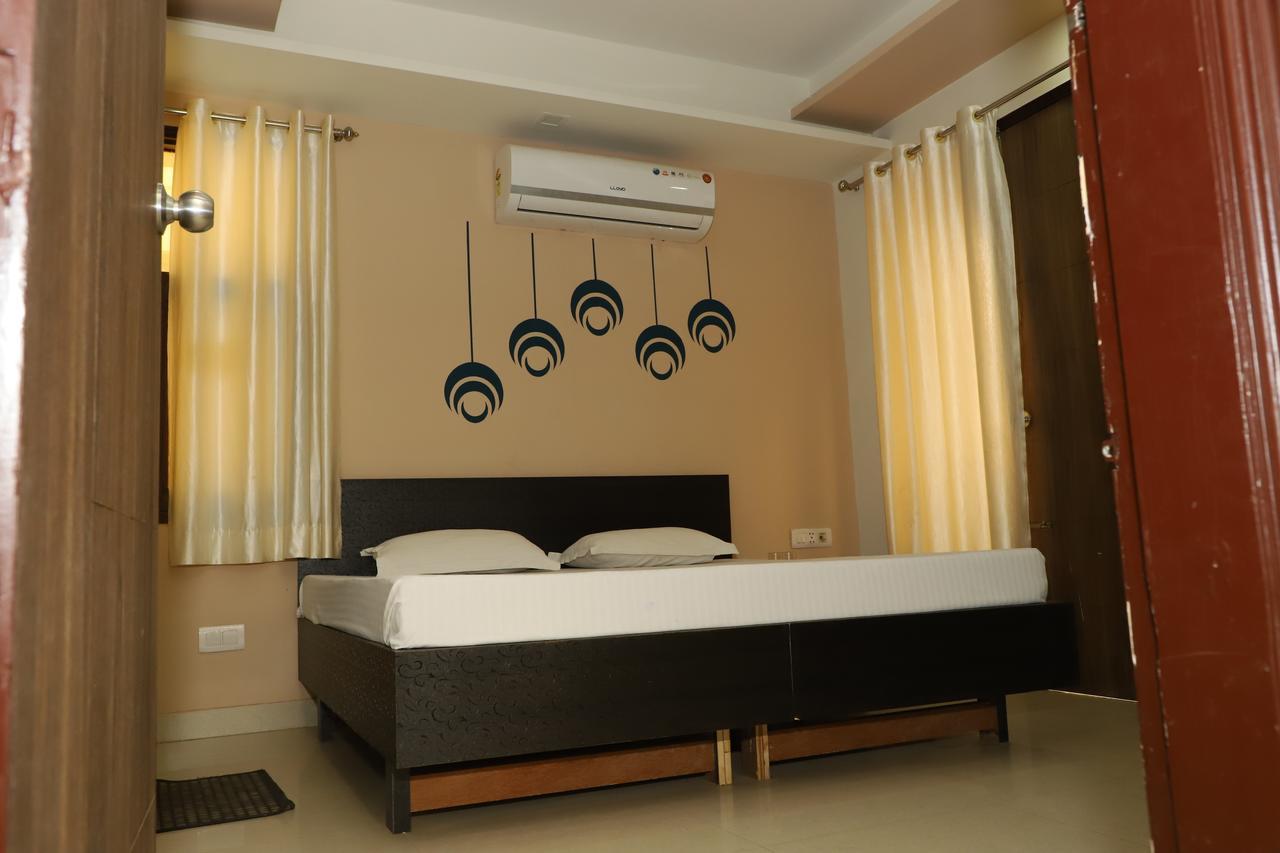 Braj Villas Vrindavan Bagian luar foto