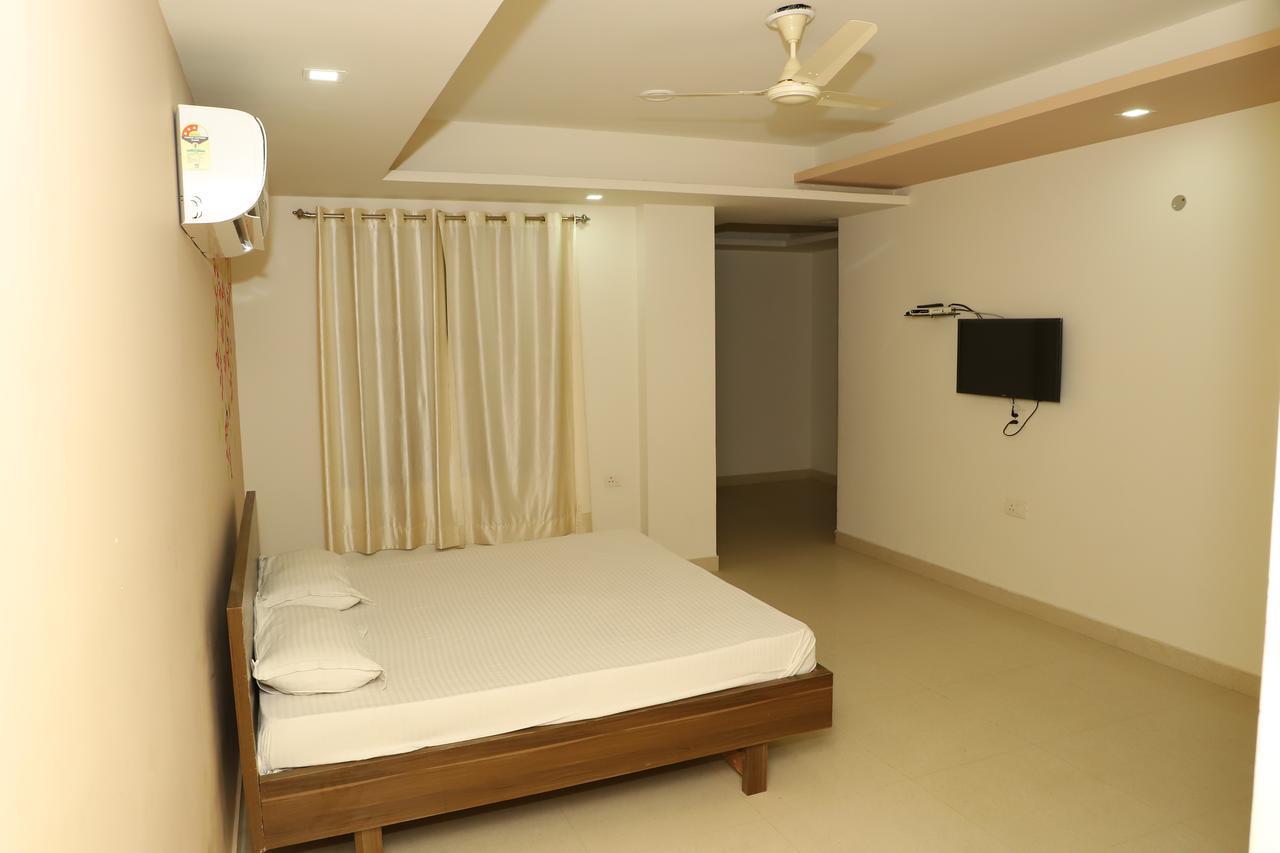 Braj Villas Vrindavan Bagian luar foto