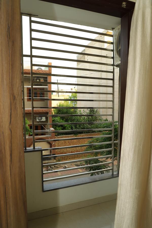 Braj Villas Vrindavan Bagian luar foto