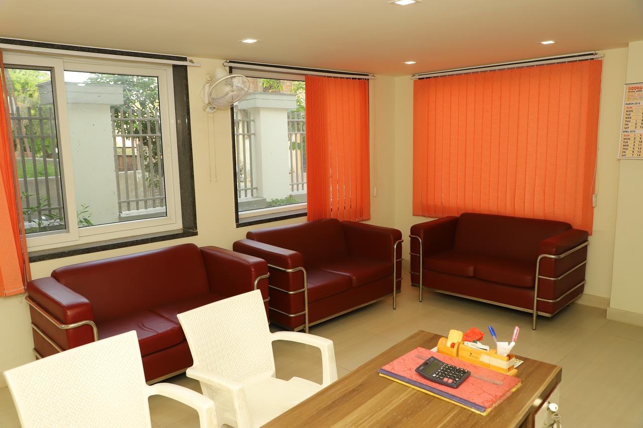 Braj Villas Vrindavan Bagian luar foto